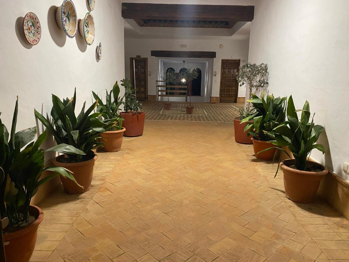 Apartamentos Turisticos - Hostal Los Alisos Aliseda Екстер'єр фото