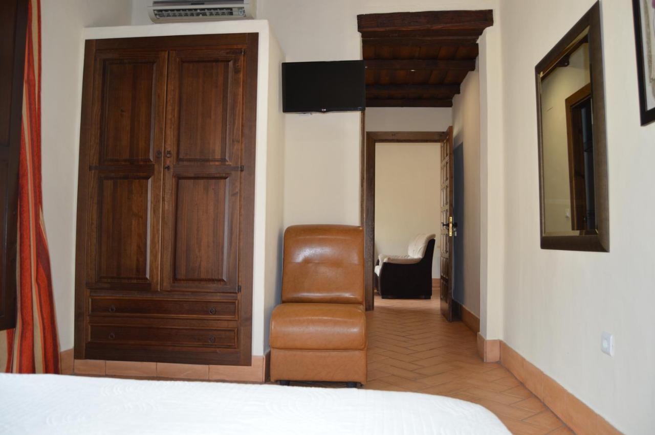 Apartamentos Turisticos - Hostal Los Alisos Aliseda Екстер'єр фото