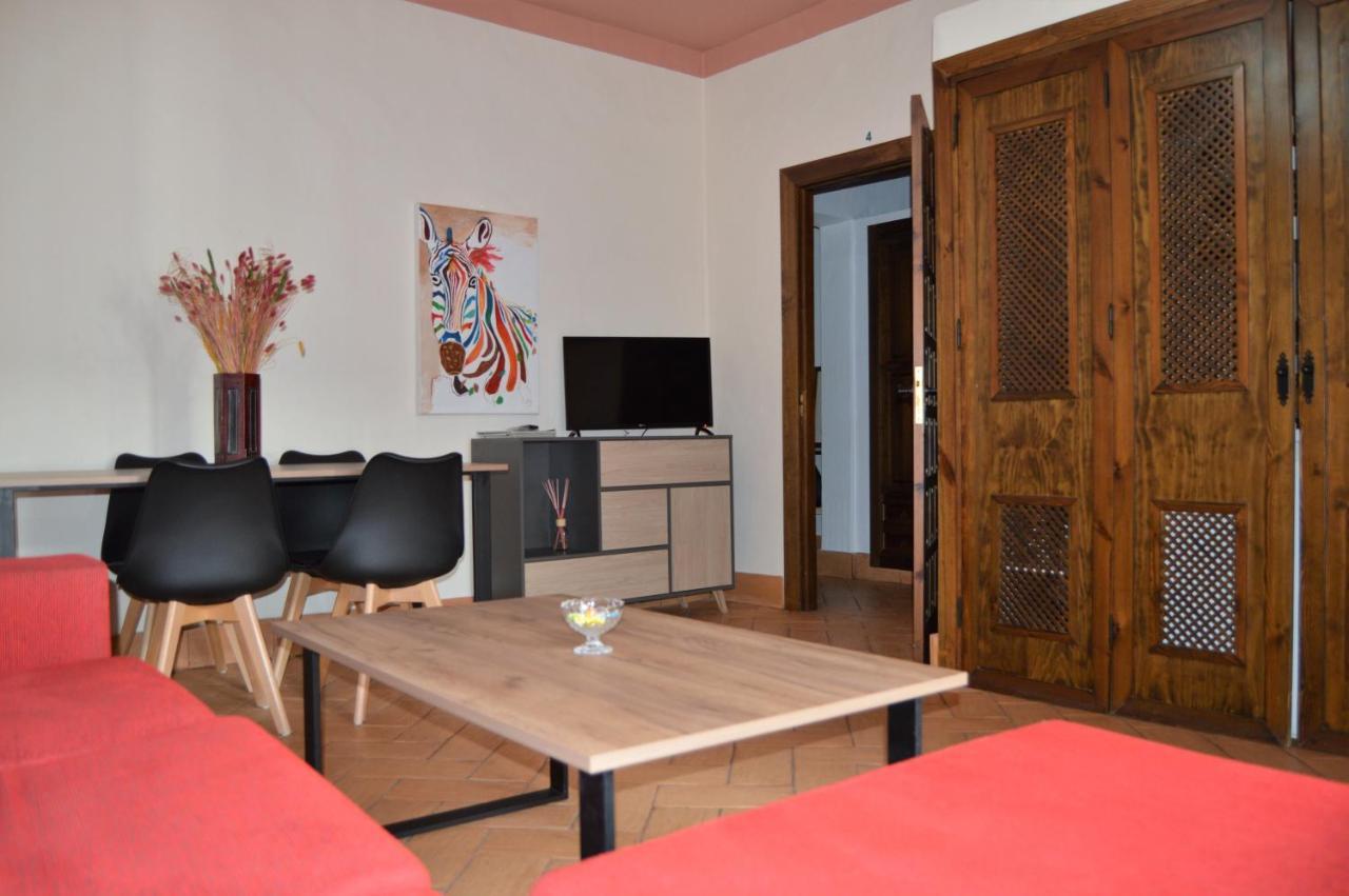 Apartamentos Turisticos - Hostal Los Alisos Aliseda Екстер'єр фото