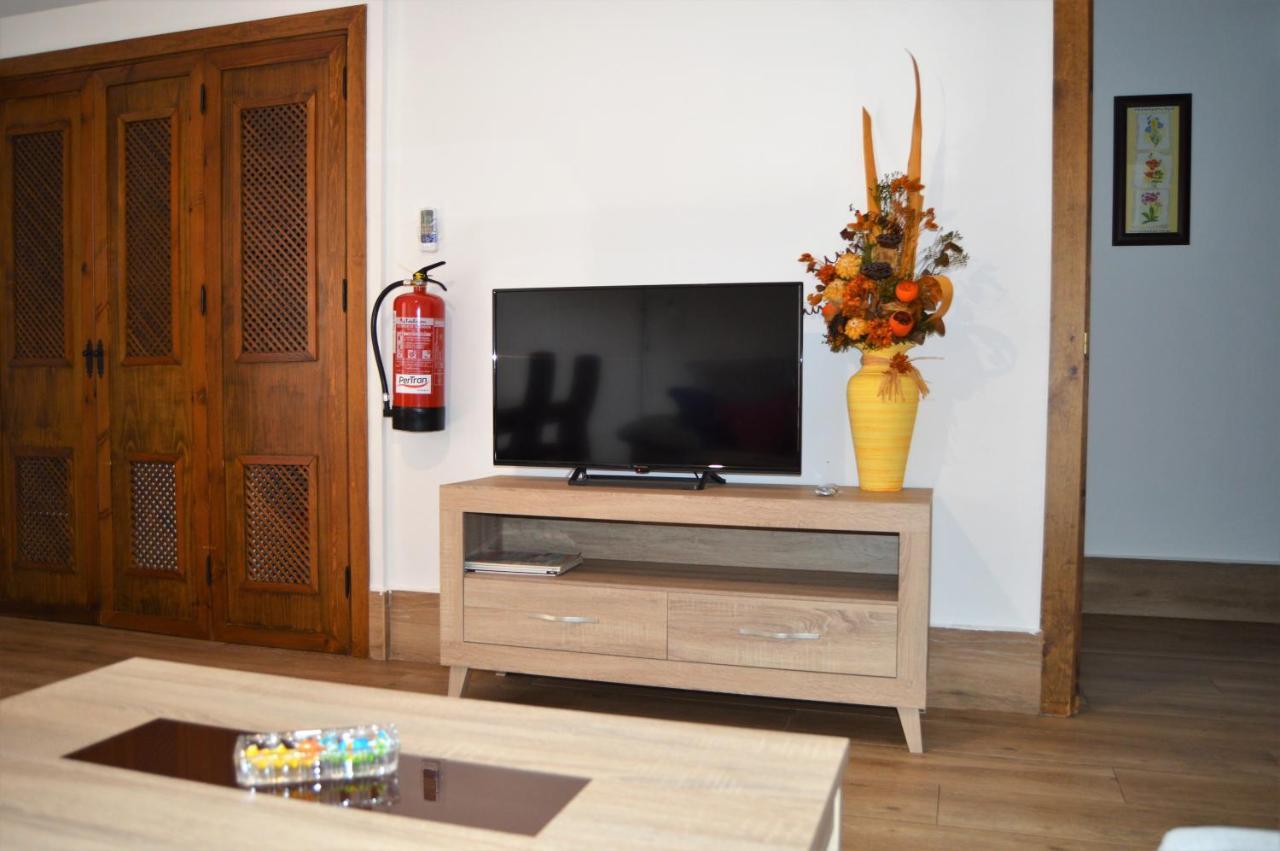 Apartamentos Turisticos - Hostal Los Alisos Aliseda Екстер'єр фото