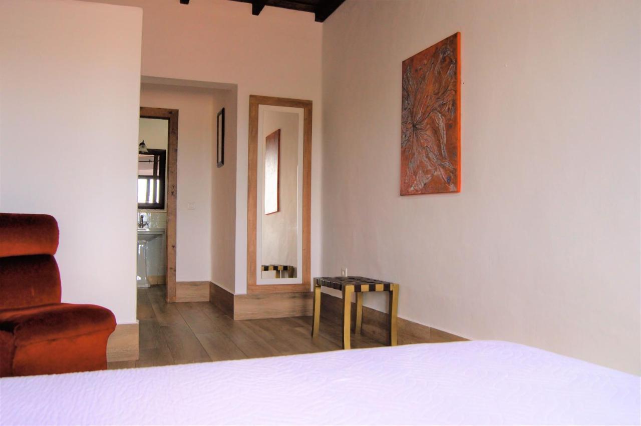 Apartamentos Turisticos - Hostal Los Alisos Aliseda Екстер'єр фото