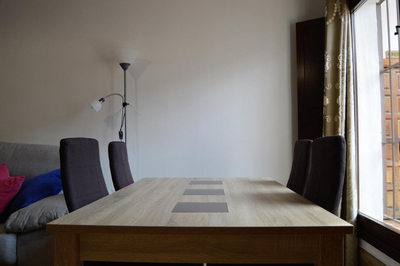 Apartamentos Turisticos - Hostal Los Alisos Aliseda Екстер'єр фото
