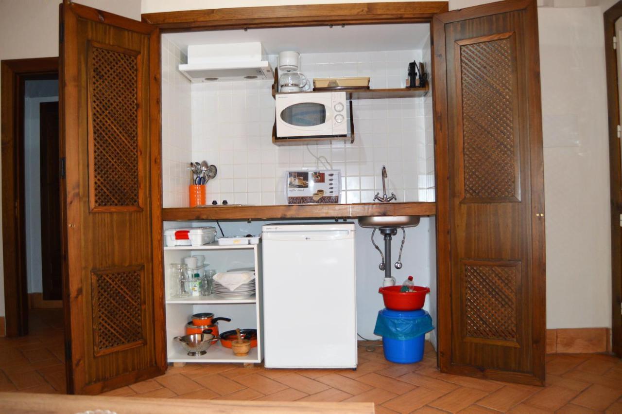 Apartamentos Turisticos - Hostal Los Alisos Aliseda Екстер'єр фото