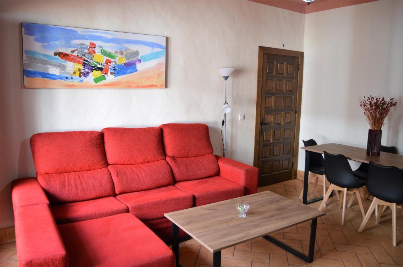 Apartamentos Turisticos - Hostal Los Alisos Aliseda Екстер'єр фото