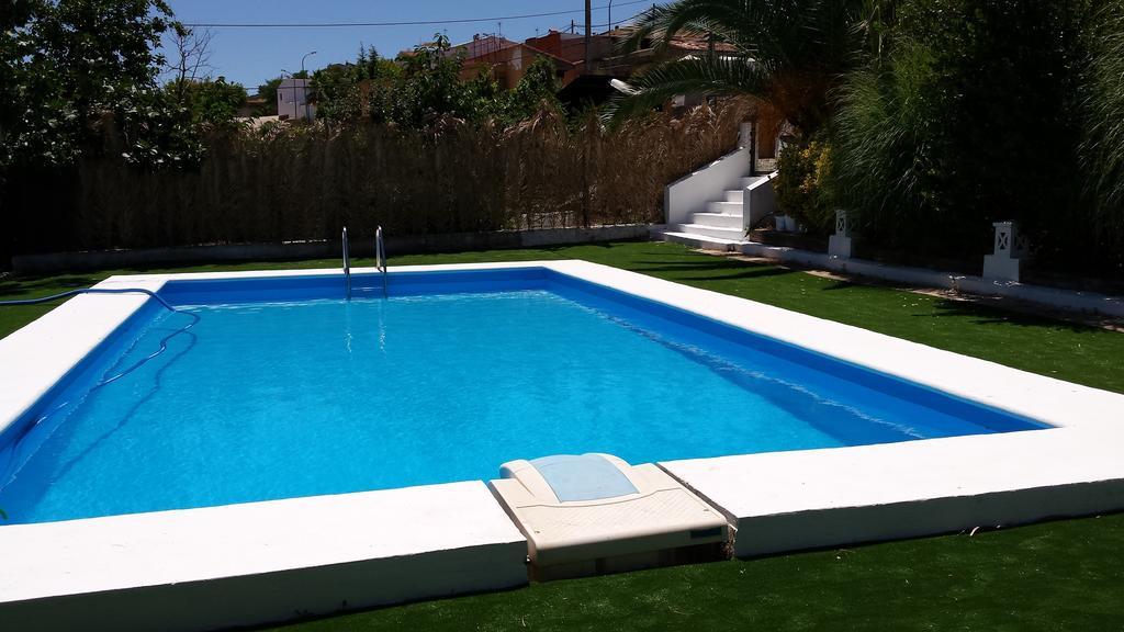 Apartamentos Turisticos - Hostal Los Alisos Aliseda Екстер'єр фото